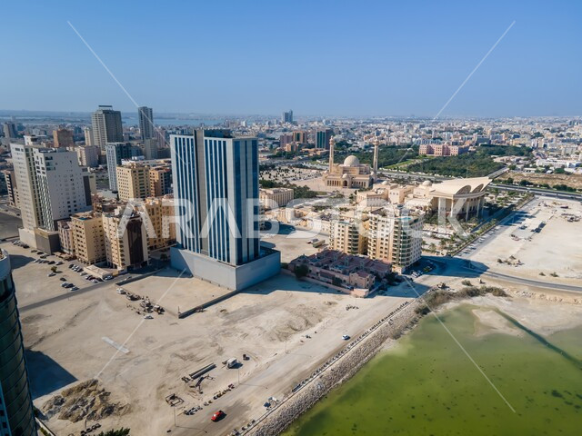 التطور والتقدم العمراني في البحرين، المعالم والأماكن السياحية المشهورة في النهار, مركز عيسى الثقافي، الفن الهندسي المعماري لمبنى مسجد الفاتح الكبير في المنامة, قصر القضيبية الرئاسي في العاصمة البحرينية