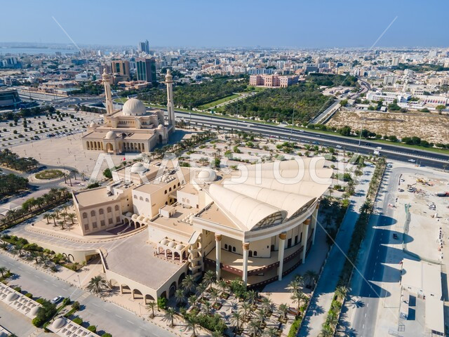 مركز عيسى الثقافي، الفن الهندسي المعماري لمبنى مسجد الفاتح الكبير في المنامة, قصر القضيبية الرئاسي في العاصمة البحرينية, معالم وأماكن سياحية مشهورة في النهار, التطور والتقدم العمراني في البحرين