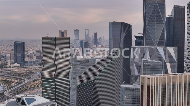  الشركات الرائدة في الخدمات المصرفية والتكنولوجيا المالية في السعودية، أماكن ومعالم الرياض المشهورة، مركز الملك عبد الله المالي (كافد) في مدينة الرياض، الفن الهندسي المعماري للأبراج الاقتصادية وناطحات السحاب، الوجهة المثالية للمال والأعمال بمعايير عالمية