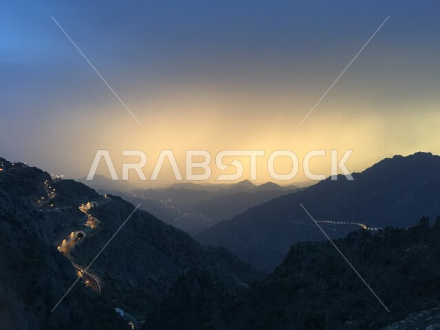 التكوينات الصخرية في القمم والمرتفعات، تشكيلات الصخور في المناطق الجبلية, الجبال والطبيعة في منطقة الباحة, المعالم السياحية الطبيعية المشهورة في المملكة العربية السعودية، أماكن لجذب واستقطاب السياح من أنحاء العالم