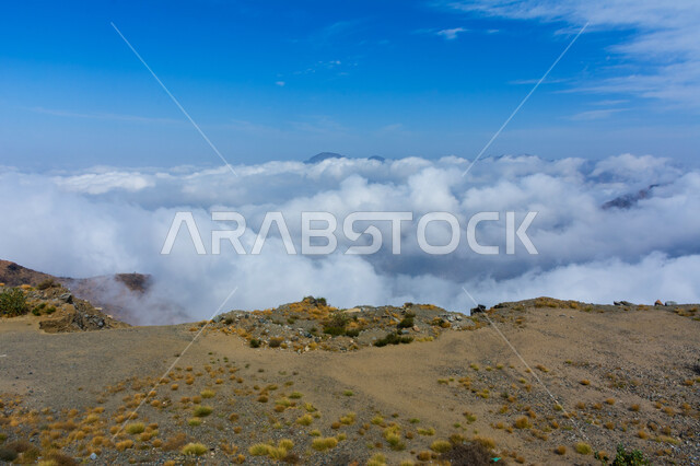 تشكيلات الصخور في المناطق الجبلية, المعالم السياحية الطبيعية المشهورة في المملكة العربية السعودية، أماكن لجذب واستقطاب السياح من أنحاء العالم, التكوينات الصخرية في القمم والمرتفعات, جبال الهدا في منطقة الطائف نهارا