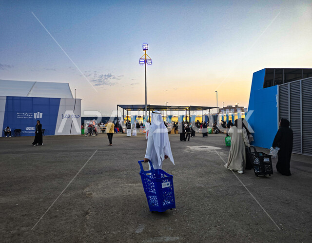 قضاء أوقات ممتعة في شراء الكتب والروايات المفيدة للتعلم والتثقف، المعالم والأماكن السياحية الثقافية المشهورة، الساحات الخارجية لمعرض الكتاب الدولي في جدة، معارض وفعاليات في المملكة العربية السعودية، استقطاب وجذب السياح من أنحاء العالم