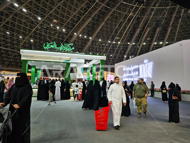 قضاء أوقات ممتعة في شراء الروايات المفيدة للتعلم والتثقف، مركز الأدب العربي في معرض الكتاب الدولي في جدة، المعالم والأماكن السياحية الثقافية المشهورة، معارض وفعاليات في المملكة العربية السعودية، استقطاب وجذب السياح من أنحاء العالم