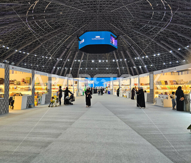 قضاء أوقات ممتعة في شراء الكتب والروايات المفيدة للتعلم والتثقف، المعالم والأماكن السياحية الثقافية المشهورة، الديكورات الداخلية لمعرض الكتاب الدولي في جدة، معارض وفعاليات في المملكة العربية السعودية، استقطاب وجذب السياح من أنحاء العالم