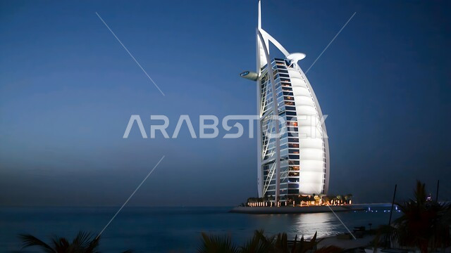 الفن الهندسي المعماري لبناء الأبراج وناطحات السحاب، برج العرب المطل على البحر في مدينة دبي, المباني والمنشآت الشاهقة، جذب واستقطاب السياح من أنحاء العالم، الأماكن السياحية الساحلية المشهورة في الإمارات العربية المتحدة