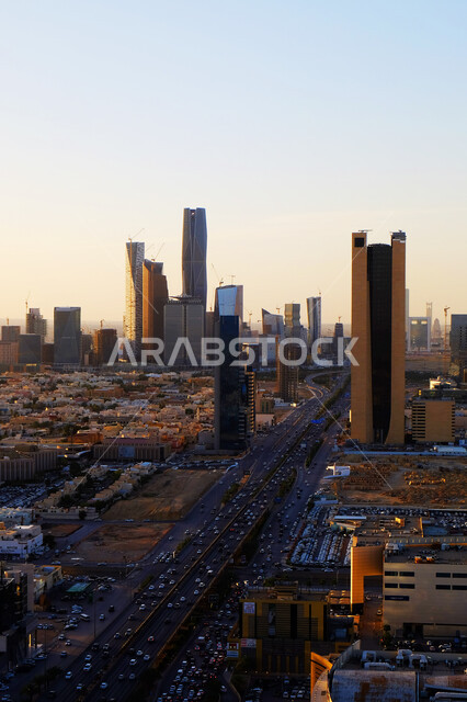  الوجهة المثالية للمال والأعمال بمعايير عالمية، الشركات الرائدة في الخدمات المصرفية والتكنولوجيا المالية في السعودية، أماكن ومعالم الرياض المشهورة، مركز الملك عبد الله المالي (كافد) في مدينة الرياض، الفن الهندسي المعماري للأبراج الاقتصادية وناطحات السحاب
