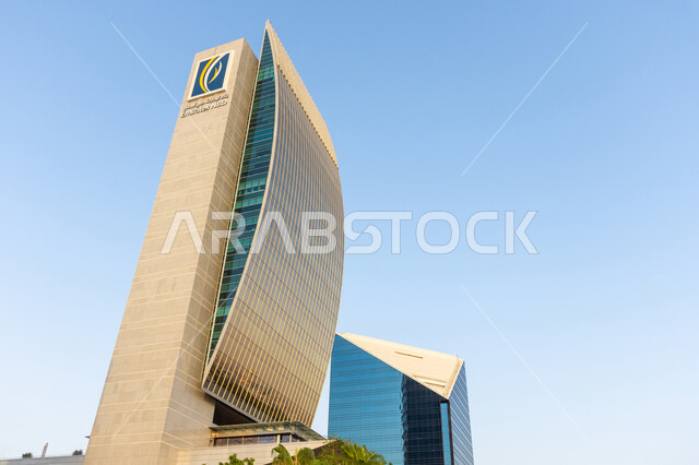 الفن الهندسي المعماري لبناء الأبراج والمنشآت الاقتصادية على الطراز الحديث, البنوك والمصارف والمراكز المالية, الشركات الرائدة في الخدمات المصرفية في الإمارات العربية المتحدة, مبنى بنك الإمارات دبي الوطني في منطقة رقة البطين