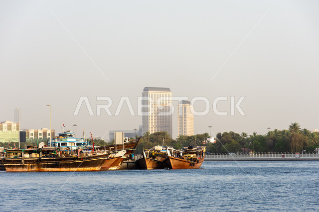 مبنى فندق حياة ريجنسي كريك هايتس في مدينة دبي, الفن الهندسي المعماري لبناء الأبراج وناطحات السحاب, الفنادق والمنتجعات السياحية, الأماكن والمعالم الساحلية المشهورة, السياحة في الإمارات العربية المتحدة