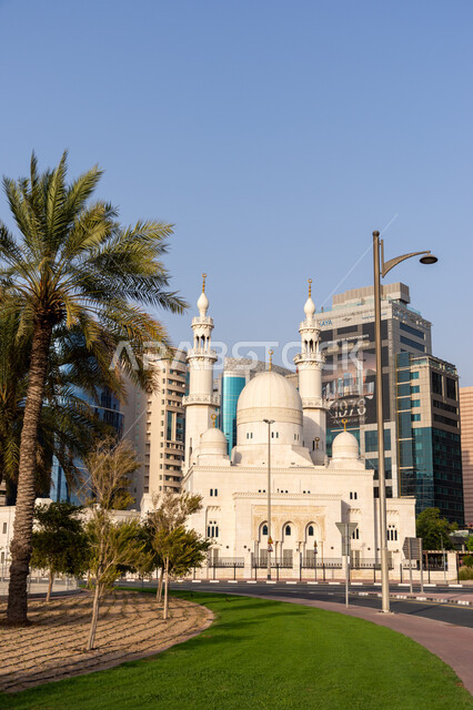 المعالم والأماكن الدينية الإسلامية المشهورة في الإمارات العربية المتحدة, مفهوم العبادة والتقرب إلى الله تعالى, مسجد اليعقوب في منطقة رقة البطين في مدينة دبي, الفن الهندسي المعماري لبناء المساجد على الطراز العربي الإسلامي