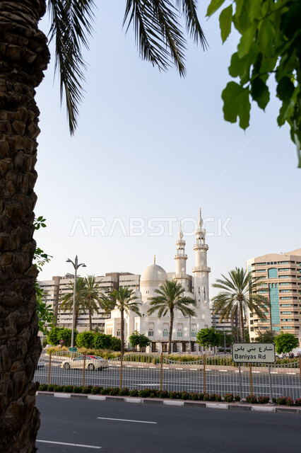 الفن الهندسي المعماري لبناء المساجد على الطراز العربي الإسلامي, المعالم والأماكن الدينية الإسلامية المشهورة في الإمارات العربية المتحدة, مفهوم العبادة والتقرب إلى الله تعالى, مسجد اليعقوب في منطقة رقة البطين في مدينة دبي