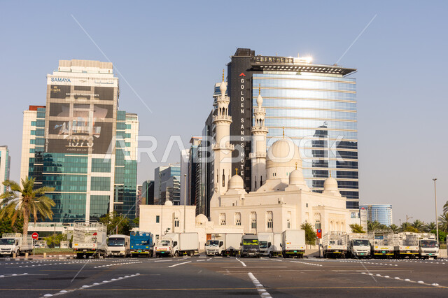 المعالم والأماكن الدينية الإسلامية المشهورة في الإمارات العربية المتحدة, مفهوم العبادة والتقرب إلى الله تعالى، مسجد اليعقوب في منطقة رقة البطين في مدينة دبي, الفن الهندسي المعماري لبناء المساجد على الطراز العربي الإسلامي