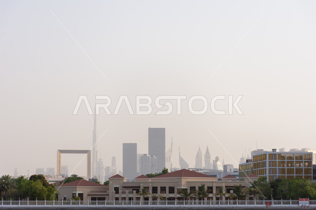 المعالم والأماكن السياحية المشهورة في الإمارات العربية المتحدة, جذب واستقطاب السياح من جميع أنحاء العالم, برج خليفة وبرواز دبي, الفن الهندسي المعماري لبناء الأبراج وناطحات السحاب على الطراز الحديث, التقدم والنمو العمراني