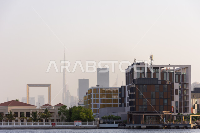 الفن الهندسي المعماري لبناء الأبراج وناطحات السحاب على الطراز الحديث, التقدم والنمو العمراني, المعالم والأماكن السياحية المشهورة في الإمارات العربية المتحدة, جذب واستقطاب السياح من جميع أنحاء العالم, برج خليفة وبرواز دبي