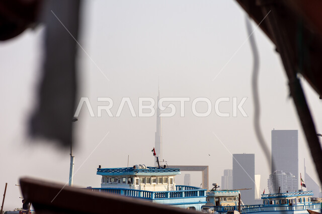 التقدم والنمو العمراني, المعالم والأماكن السياحية المشهورة في الإمارات العربية المتحدة, جذب واستقطاب السياح من جميع أنحاء العالم, برج خليفة وبرواز دبي, الفن الهندسي المعماري لبناء الأبراج وناطحات السحاب على الطراز الحديث