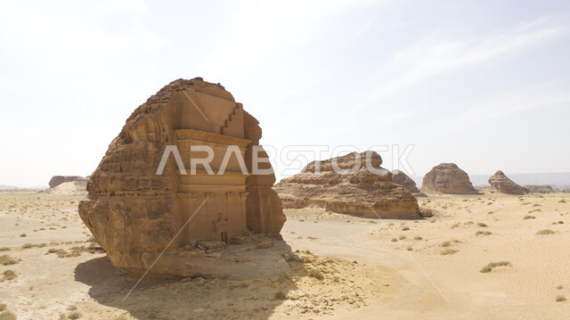 أماكن طبيعية تاريخية، المعالم الأثرية القديمة في المملكة العربية السعودية، مدفن حيان بن كوزا، التكوينات الصخرية في المناطق الصحراوية، قصر الفريد في مدائن صالح في محافظة العلا، استقطاب وجذب السائحين من شتى انحاء العالم