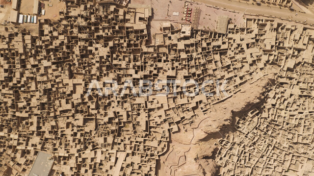 المنازل والبيوت التراثية الطينية، المعالم والمناطق التاريخية القديمة، القمم والمرتفعات الجبلية، المباني الاثرية في البلدة القديمة في محافظة العلا في المملكة العربية السعودية، التكوينات والتشكيلات الصخرية في الاماكن السياحية