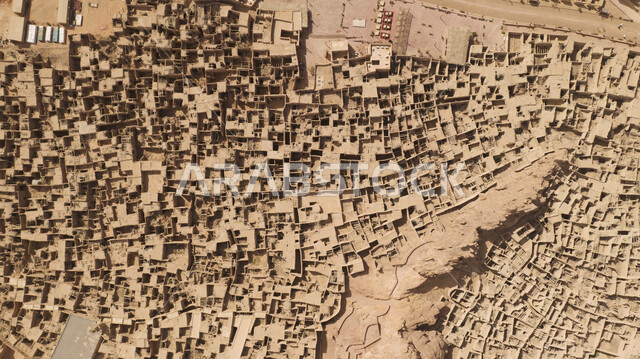 البيوت والمنازل التراثية الطينية، المعالم والمناطق التاريخية القديمة، القمم والمرتفعات الجبلية، المباني الاثرية في البلدة القديمة في محافظة العلا في المملكة العربية السعودية، التكوينات والتشكيلات الصخرية في الاماكن السياحية