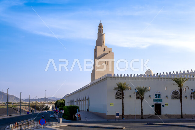 الفن الهندسي المعماري لبناء المساجد العربية في المملكة، التقرب إلى الله تعالى والعبادة، معالم وأماكن اسلامية مقدسة، الإحرام من ميقات آبار علي في السعودية، نقطة انطلاق المسلمين لأداء فريضة الحج والعمرة في مكة المكرمة، مسجد ذو الحليفة بالمدينة المنورة