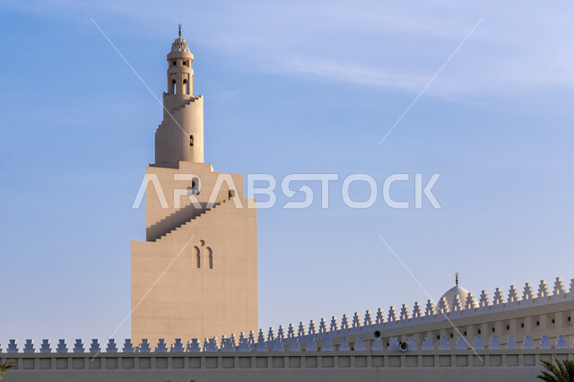 أماكن ومعالم اسلامية مقدسة، الإحرام من ميقات آبار علي في السعودية، نقطة انطلاق المسلمين لأداء فريضة الحج والعمرة في مكة المكرمة، مسجد ذو الحليفة بالمدينة المنورة، التصميم الهندسي المعماري لبناء المساجد العربية في المملكة، العبادة والتقرب إلى الله تعالى