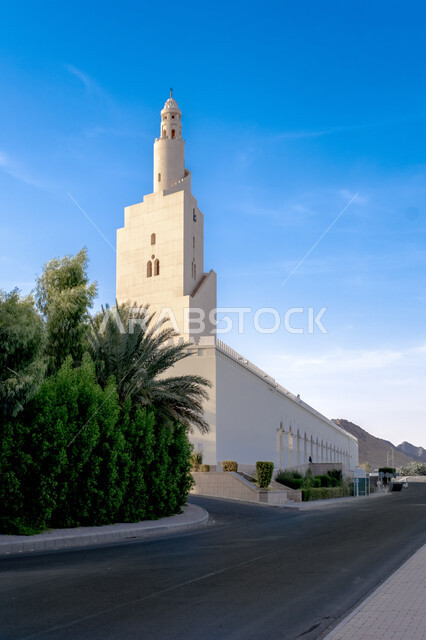 نقطة انطلاق المسلمين لأداء فريضة الحج والعمرة في مكة المكرمة، مسجد ذو الحليفة بالمدينة المنورة، التصميم الهندسي المعماري لبناء المساجد العربية في المملكة، الإحرام من ميقات آبار علي في السعودية، أماكن ومعالم اسلامية مقدسة، العبادة والتقرب إلى الله تعالى