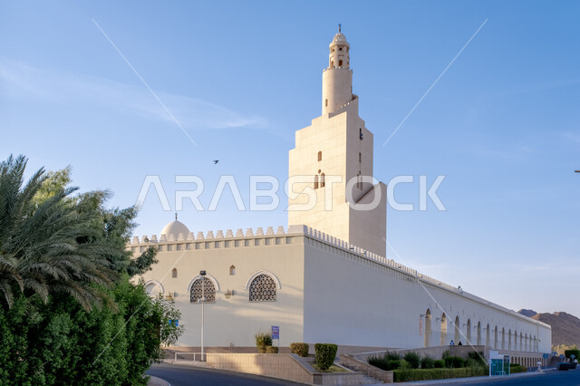 التصميم الهندسي المعماري لبناء المساجد العربية في المملكة، مسجد ذو الحليفة بالمدينة المنورة، نقطة انطلاق المسلمين لأداء فريضة الحج والعمرة في مكة المكرمة، الإحرام من ميقات آبار علي في السعودية، أماكن ومعالم اسلامية مقدسة، العبادة والتقرب إلى الله تعالى