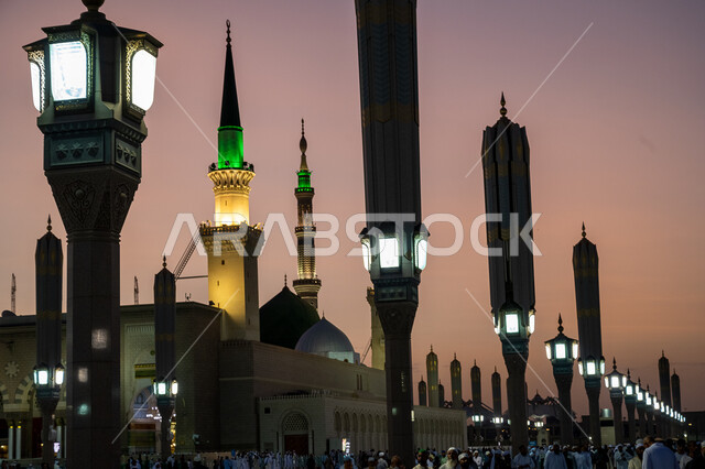 الساحه الخارجيه لمسجد رسول الله، المظلات الالكترونية في الحرم النبوي الشريف في المدينة المنورة، الأماكن الاسلامية الدينية المقدسة في المملكة العربية السعودية، العبادة والتقرب الى الله، مقصد المسلمين لأداء العبادات والفرائض