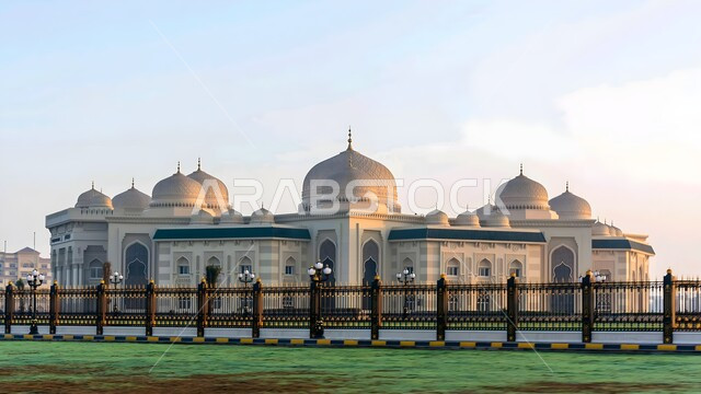 منارة تعليمية قرآنية، مجمع القرآن الكريم في إمارة الشارقة، دور العبادة والتقرب الى الله في الإمارات العربية المتحدة، اسلاميات وعبادة، الفن الهندسي المعماري على الطراز العربي الاسلامي