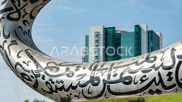 التصاميم والديكورات المتميزة، صورة مقربة لمتحف المستقبل في إمارة دبي، الأماكن والمعالم السياحية المشهورة في الإمارات العربية المتحدة، الفن الهندسي المعماري للأبراج وناطحات السحاب على الطراز الحديث، رؤية مستقبلية إماراتية