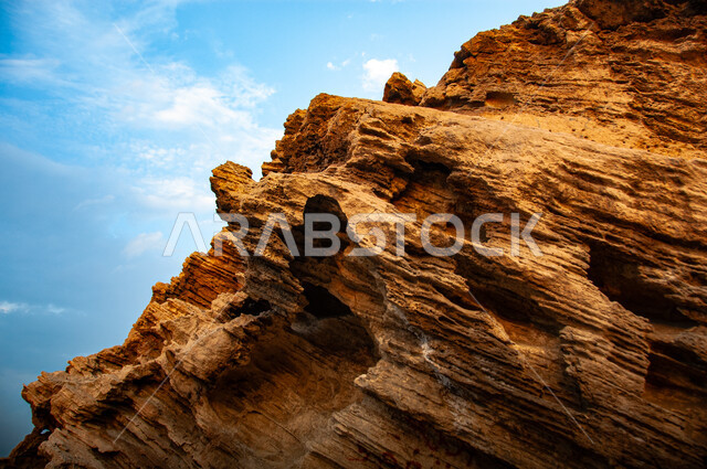 أماكن لجذب واستقطاب السياح من كافة أنحاء العالم، جبل المريكبات في مدينة الدمام, التكوينات والتشكيلات الصخرية في القمم والمرتفعات, المعالم السياحية الطبيعية المشهورة في المملكة العربية السعودية