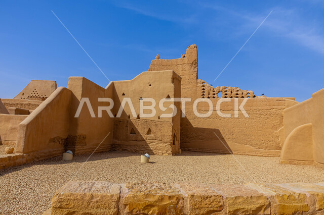 تأسيس الدولة السعودية الأولى 1727م، المباني الأثرية والبيوت الطينية في حي الطريف في الدرعية القديمة، معالم أثرية تاريخية قديمة، أماكن السياحة التراثية في السعودية، الفن الهندسي المعماري القديم لأسوار قصر سلوى في البجيري بمدينة الرياض