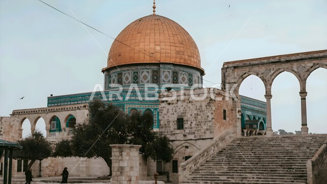 العبادة والتقرب الى الله تعالى، أداء الفرائض والصلوات على وقتها، الفن الهندسي المعماري للمسجد الأقصى المبارك والقبة الذهبية، مسجد بديكورات وتصاميم اسلامية على الطراز العصري العريق، أماكن ومعالم اسلامية دينية مقدسة، تجمع المسلمين من أنحاء العالم