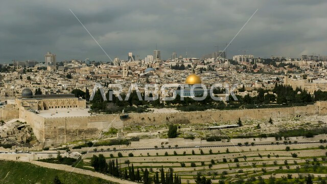 الفن الهندسي المعماري للمسجد الأقصى المبارك والقبة الذهبية، العبادة والتقرب الى الله تعالى، أداء الفرائض والصلوات على وقتها، مسجد بديكورات وتصاميم اسلامية على الطراز العصري العريق، أماكن ومعالم اسلامية دينية مقدسة، تجمع المسلمين من أنحاء العالم