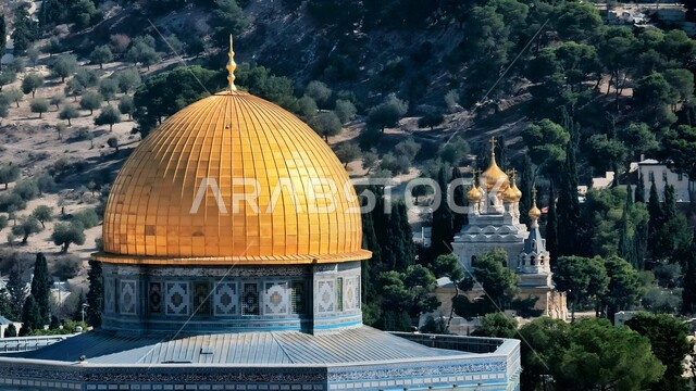 مسجد بديكورات وتصاميم اسلامية على الطراز العصري العريق، الفن الهندسي المعماري للمسجد الأقصى المبارك والقبة الذهبية، العبادة والتقرب الى الله تعالى، أداء الفرائض والصلوات على وقتها، أماكن ومعالم اسلامية دينية مقدسة، تجمع المسلمين من أنحاء العالم