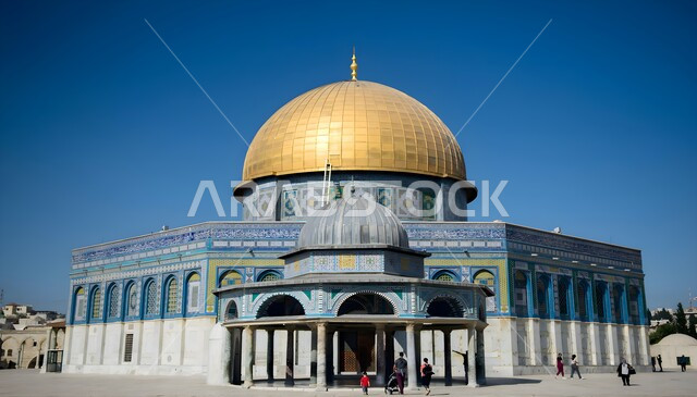 الفن الهندسي المعماري للمسجد الأقصى المبارك والقبة الذهبية في فلسطين، مفهوم العبادة والتقرب إلى الله تعالى، معلم إسلامي ديني مقدس، تجمع المسلمين من أنحاء العالم، أداء الفرائض والصلوات على وقتها