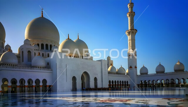 معلم ديني إسلامي مشهور في الإمارات العربية المتحدة، الساحة الخارجية في مسجد الشيخ زايد بن سلطان في مدينة أبو ظبي, التصميم المتميز للقبب والمآذن، الفن الهندسي المعماري لبناء المساجد على الطراز العربي الإسلامي
