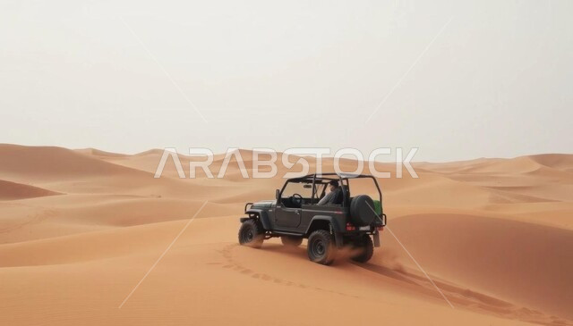 نشاط صحراوي ترفيهي ممتع، الاستمتاع بممارسة الهواية المفضلة, مغامرة شيقة على الرمال الذهبية الناعمة في صحاري المملكة العربية السعودية, مغامرات سفاري على الكثبان الرملية, قيادة سيارة الدفع الرباعي ( التطعيس ) وسط الصحراء