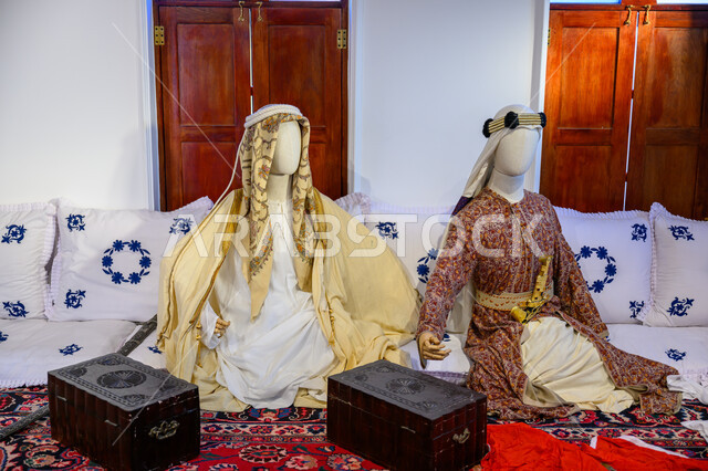 المعالم السياحية التاريخية القديمة, أماكن السياحة الشعبية التقليدية المشهورة في دولة قطر, التراث والثقافة القطرية, متحف البيت القطري في درب الساعي بالدوحة, جذب واستقطاب السياح من جميع أنحاء العالم, عرض الأزياء التراثية باستخدام المجسمات