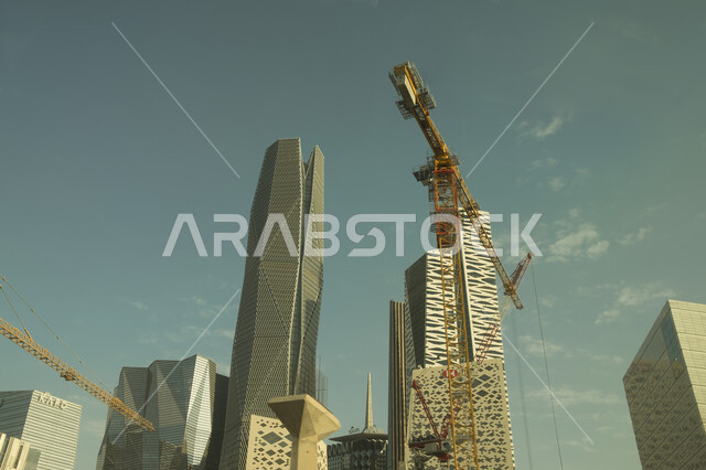 مفهوم تصميم المباني وتنفيذها، أبراج المركز المالي خلال مرحلة البناء والتشييد، الفن الهندسي المعماري لمركز الملك عبدالله المالي ( كافد ) على الطراز الحديث، النمو والتقدم العمراني لناطحات السحاب في الرياض في المملكة العربية السعودية