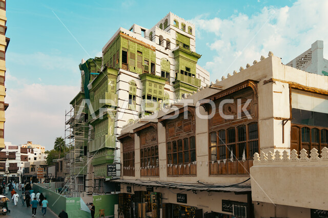 معلم سياحي شعبي في المملكة العربية السعودية، المشربيات والنوافذ القديمة, البيوت والمنازل التاريخية في حي البلد بمدينة جدة في النهار, الفن الهندسي المعماري للبناء على الطراز العربي القديم, مبنى اثري تراثي