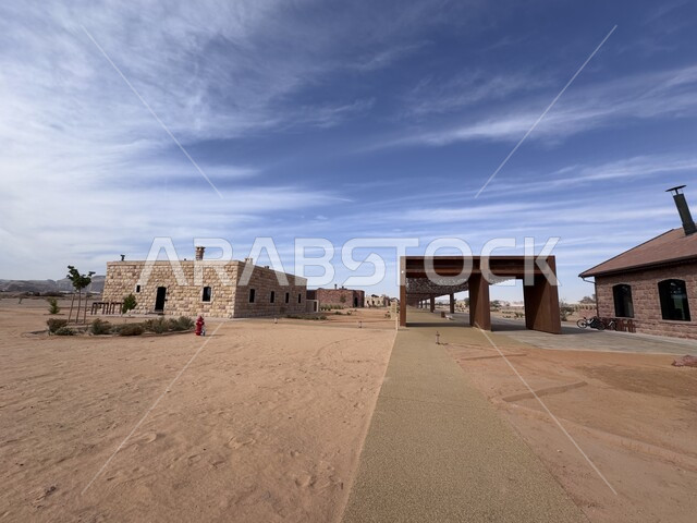الفن الهندسي المعماري على الطراز القديم للبيوت والمنازل التراثية، منطقة تاريخية سياحية مشهورة، المباني الأثرية في مدائن صالح في محافظة العلا في المملكة العربية السعودية، العراقة والحضارة الأصيلة, جذب واستقطاب السياح من أنحاء العالم