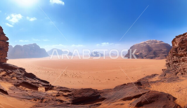 القمم والمرتفعات الجبلية وسط البيئة الرمليه، المناظر الطبيعية في المناطق الصحراوية في المملكة العربيه السعودية، أماكن طبيعية سياحية، التكوينات والتشكيلات الصخرية في الصحراء الواسعة، المناخ الجاف والقاسي، خلفية السماء الزرقاء