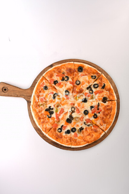 Delicious pizza pie baked with vegetables and cheese, divided pizza pie, delicious dishes, how to prepare and serve pizza