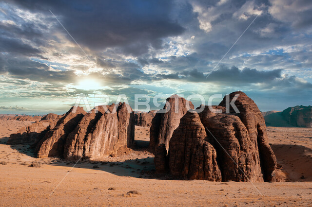  التكوينات والتشكيلات الصخرية، المحميات الطبيعية في الصحراء الواسعة، صخور القليبة في محمية شرعان في محافظة العلا في المملكة العربية السعودية، أماكن سياحية أثرية تاريخية، تشكل الكثبان والتلال الرملية في المناطق الصحراوية، الجبال والقمم المرتفعات