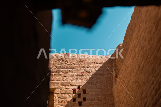 المعالم الأثرية التاريخية القديمة في محافظة العلا، مناطق الجذب السياحي للتعرف على آثار المملكه العربيه السعوديه، الأماكن والمعالم السياحية المشهورة، التضاريس والتشكيلات والتكوينات الصخرية الطبيعية، القمم والمرتفعات الجبلية في المناطق الصحراوية