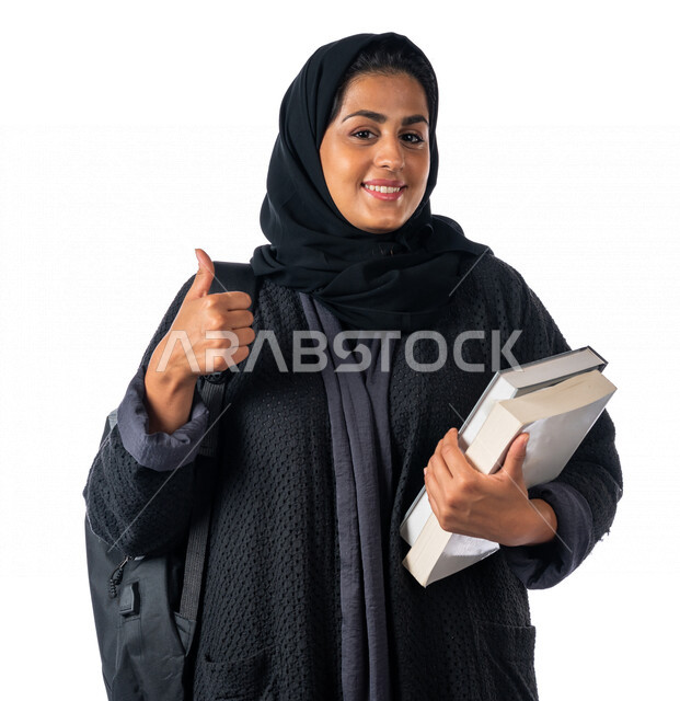 طالبه  جامعيه عربيه سعوديه خليجيه تحمل الكتب والحقيبه الجامعيه, الاستعداد للعام الدراسي الجامعي الجديد, تلميذه مجتهده متشوقه للذهاب الى الجامعه, مدارس وجامعات, التعليم في المملكه العربيه السعوديه