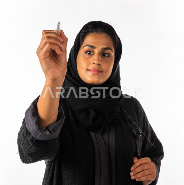 بورتريه لطالبه  جامعيه عربيه سعوديه خليجيه تكتب بالقلم, حل الواجبات, الرسم بالقلم, تطور العلم والتعليم, مدارس وجامعات, التعليم في المملكه العربيه السعوديه