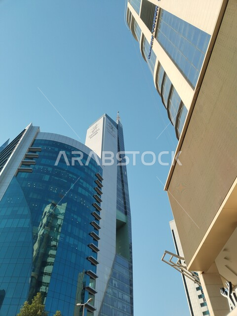 A famous tourist landmark, the distinctive modern architectural style of Crystal Tower during the day, the towers and skyscrapers of Kuwait City, the civilized facade of the State of Kuwait, the progress and urban development of commercial establishments, a destination for visitors from all over the world
