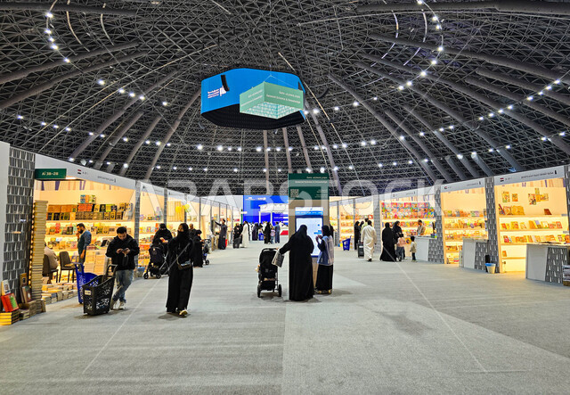 الأماكن والمعالم السياحية الثقافية المشهورة، قضاء أوقات ممتعة في شراء الكتب والروايات المفيدة للتعلم والتثقف، الديكور الداخلي لمعرض الكتاب الدولي في جدة، معارض وفعاليات في المملكة العربية السعودية، استقطاب وجذب السياح من أنحاء العالم