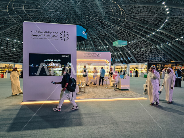 جناح مجمع الملك سلمان العالمي للغة العربية معرض الكتاب الدولي في جدة، قضاء أوقات ممتعة في شراء الروايات المفيدة للتعلم والتثقف، معارض وفعاليات في المملكة العربية السعودية، المعالم والأماكن السياحية الثقافية المشهورة، استقطاب وجذب السياح من أنحاء العالم