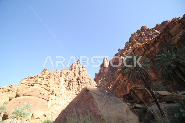 التشكيلات والتكوينات الصخرية على الوديان الجبلية في الأماكن الأثرية التاريخية المشهورة، وادي الديسة في منطقة تبوك، سلاسل جبلية ومعالم طبيعية في السعودية، المناطق السياحية في المملكة